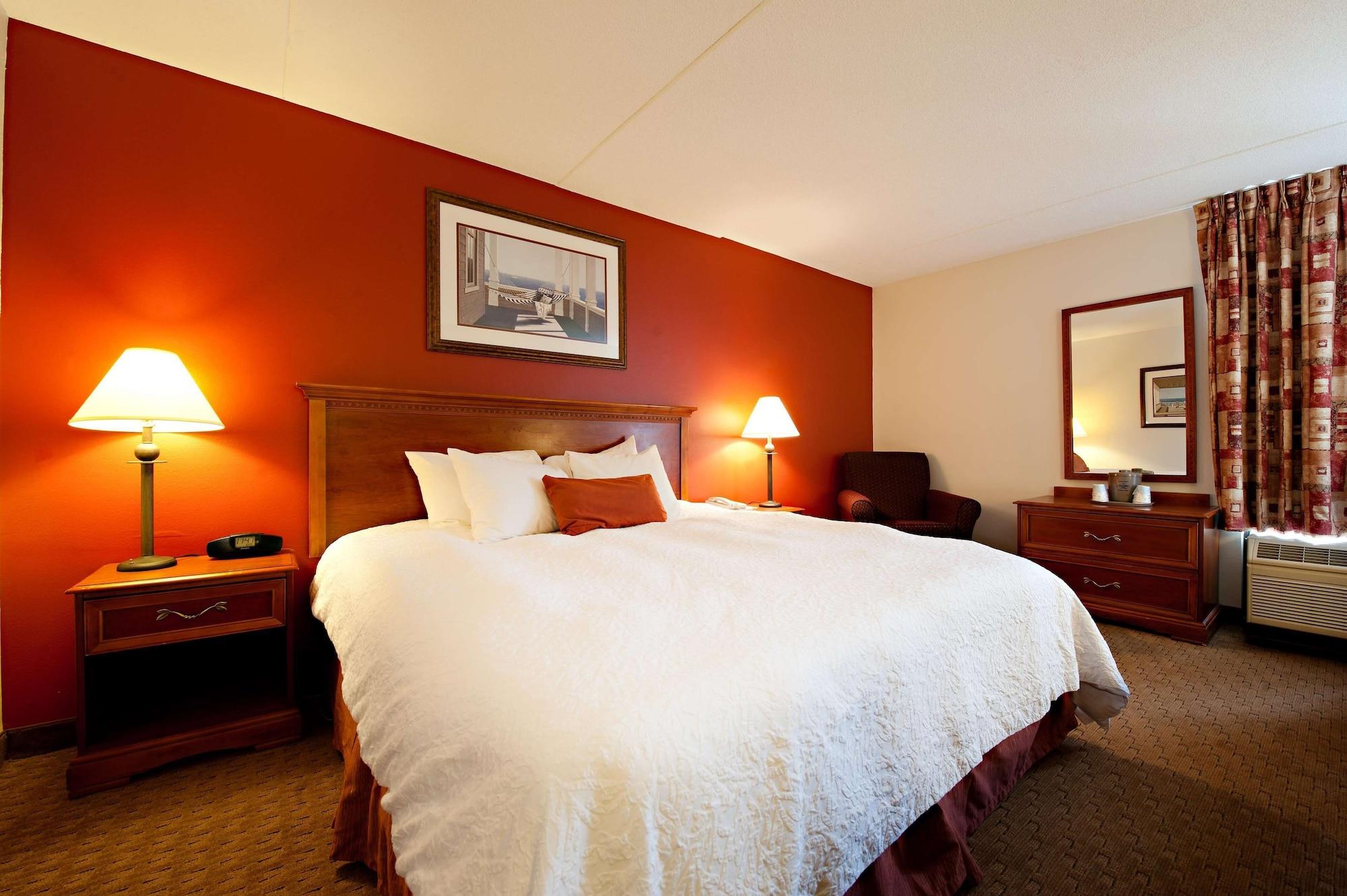 Hampton Inn Portland-Airport Саут-Портленд Экстерьер фото