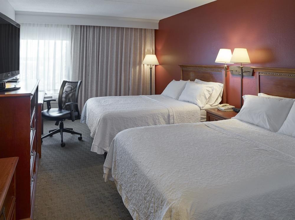 Hampton Inn Portland-Airport Саут-Портленд Экстерьер фото