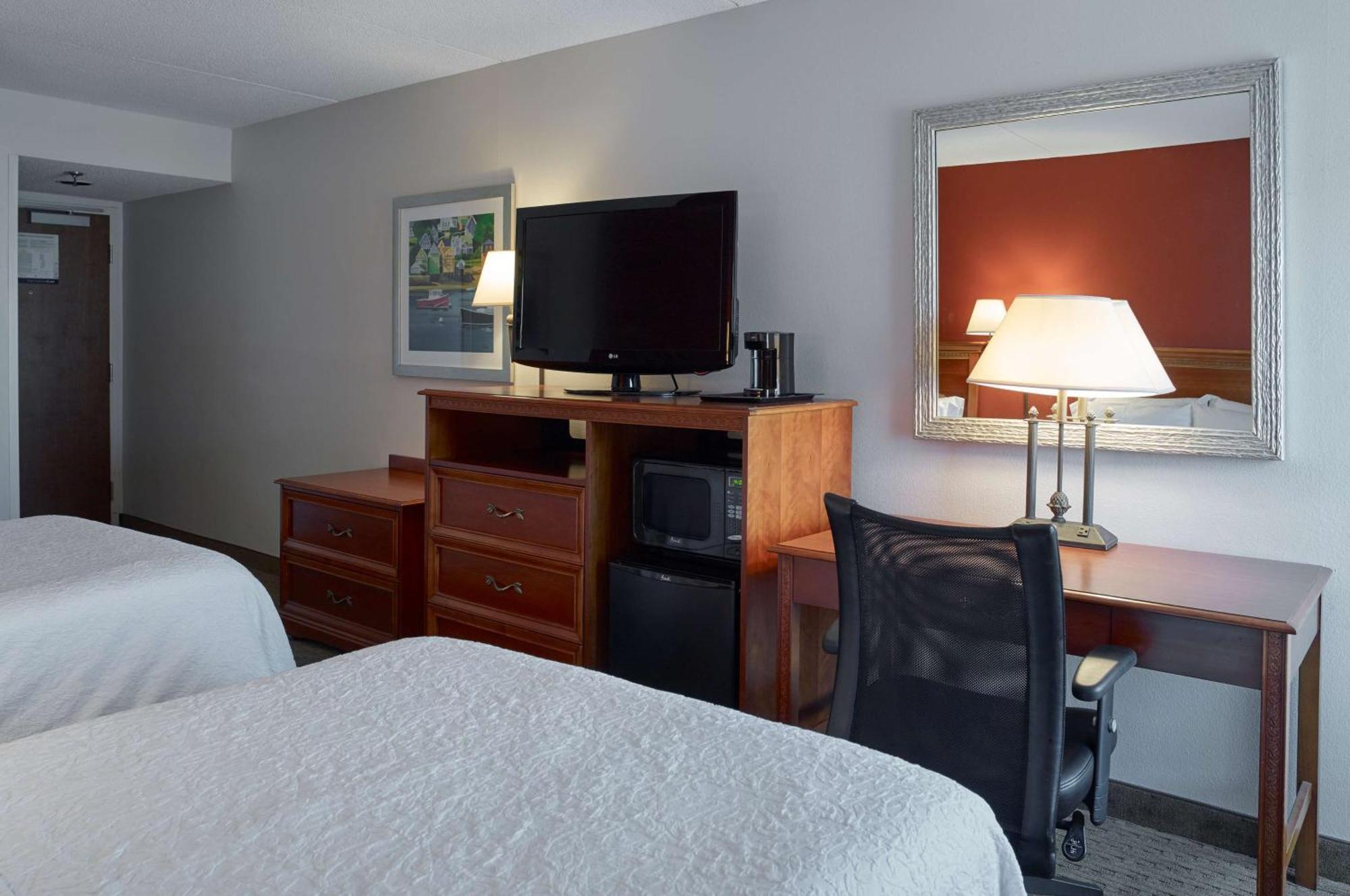 Hampton Inn Portland-Airport Саут-Портленд Экстерьер фото