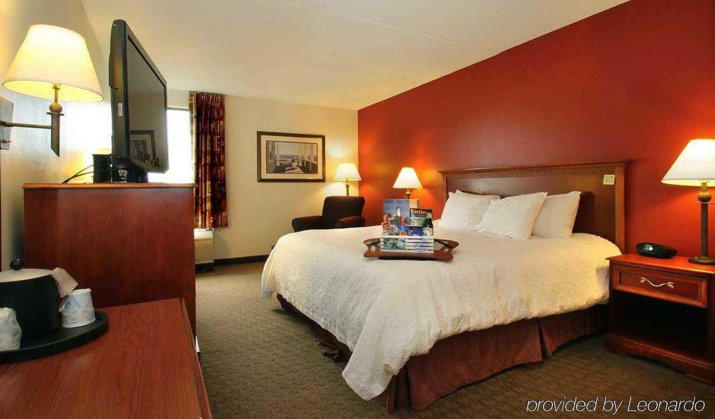 Hampton Inn Portland-Airport Саут-Портленд Экстерьер фото